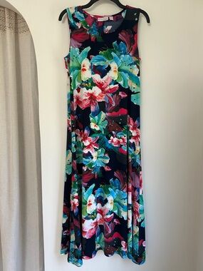 ATTITUDES by Renée Black Floral Maxi Dress 🌺